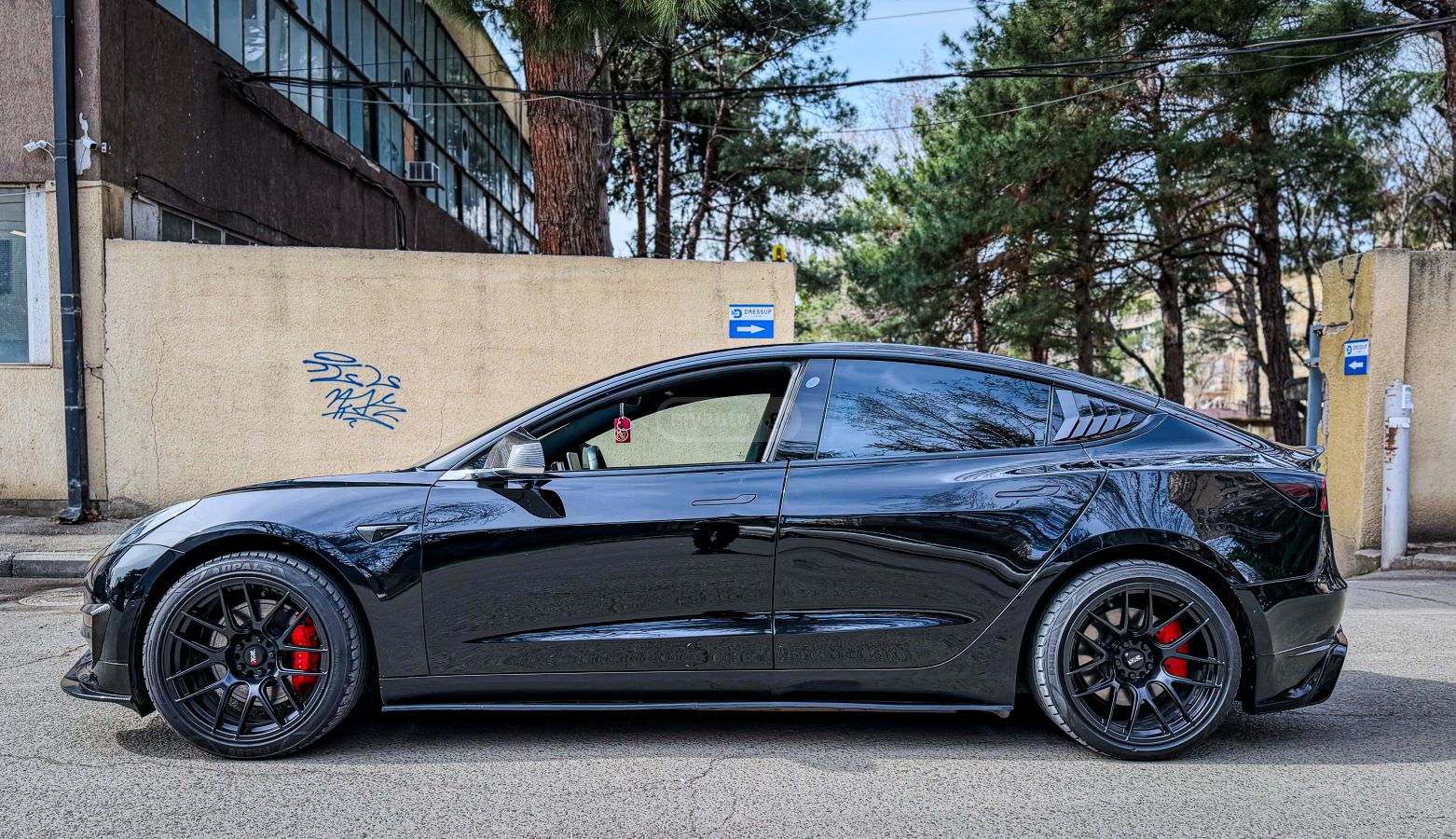 Tesla Model 3 - фото 2