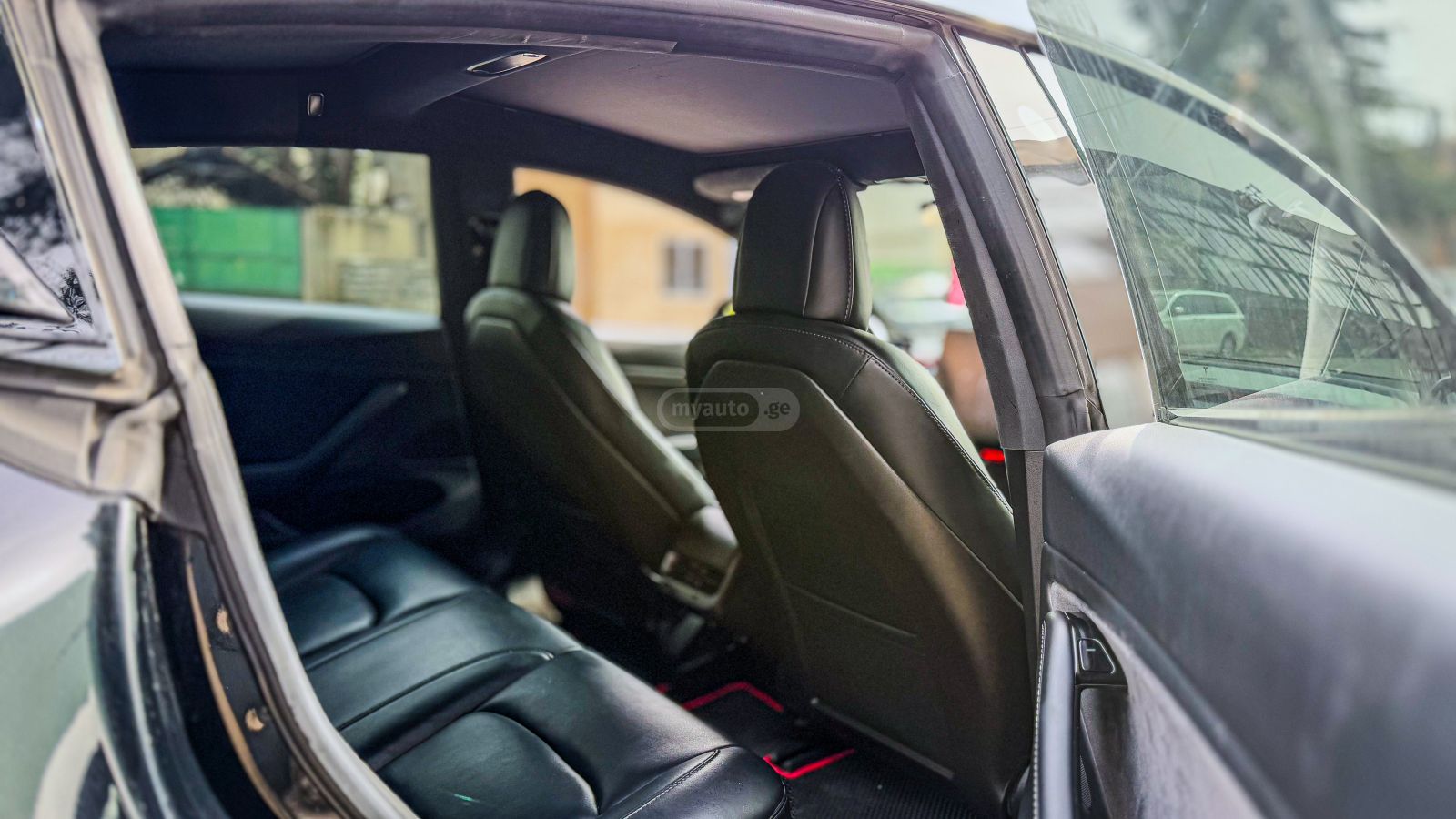 Tesla Model 3 - фото 6