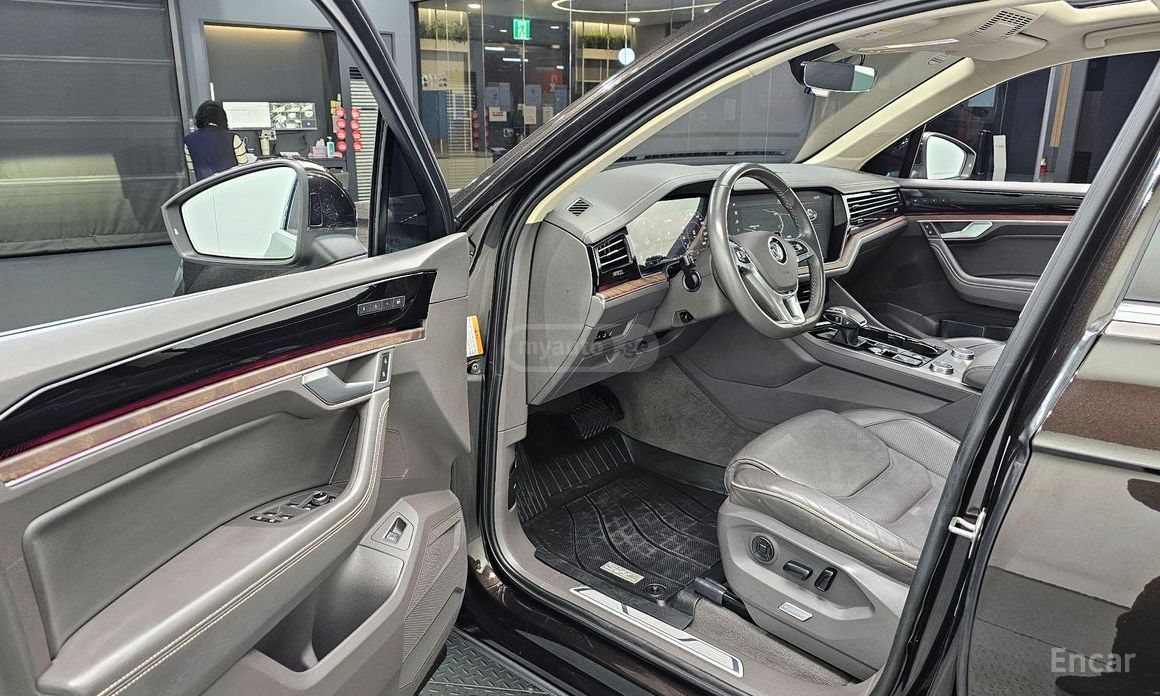 Volkswagen Touareg - фото 11