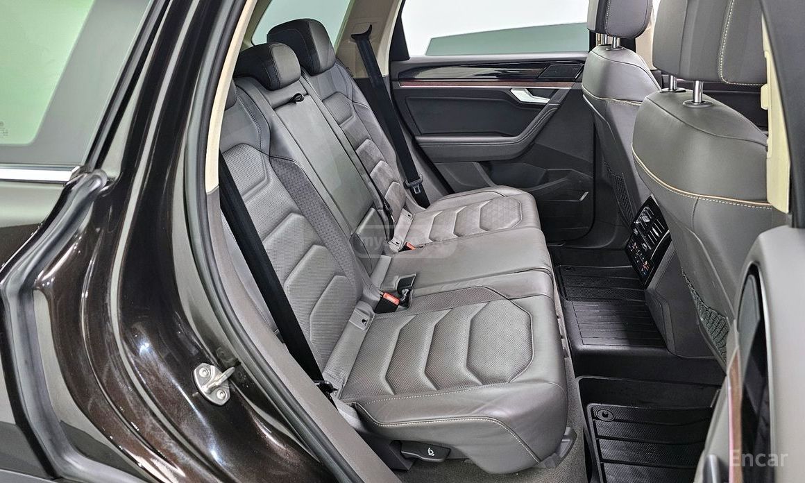 Volkswagen Touareg - фото 12