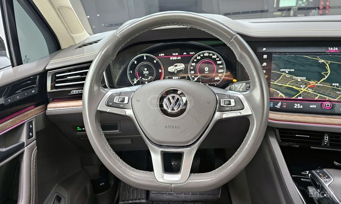 Volkswagen Touareg - фото 13