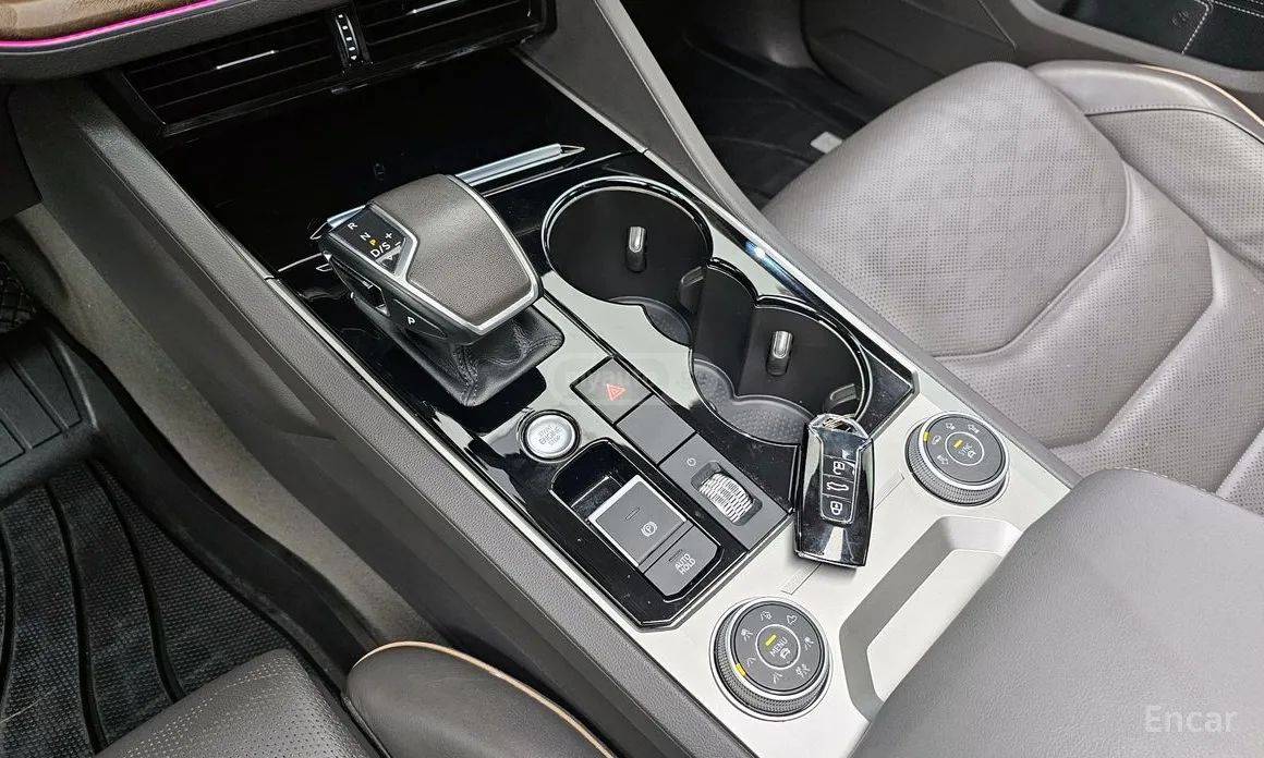 Volkswagen Touareg - фото 8