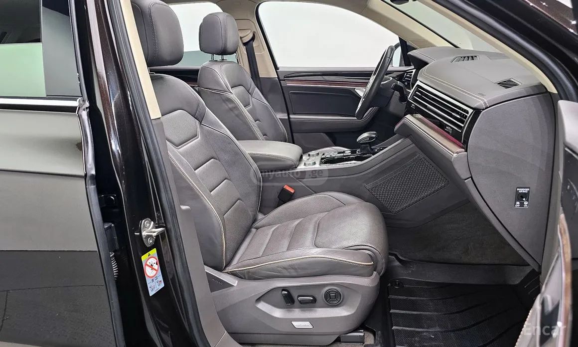 Volkswagen Touareg - фото 9