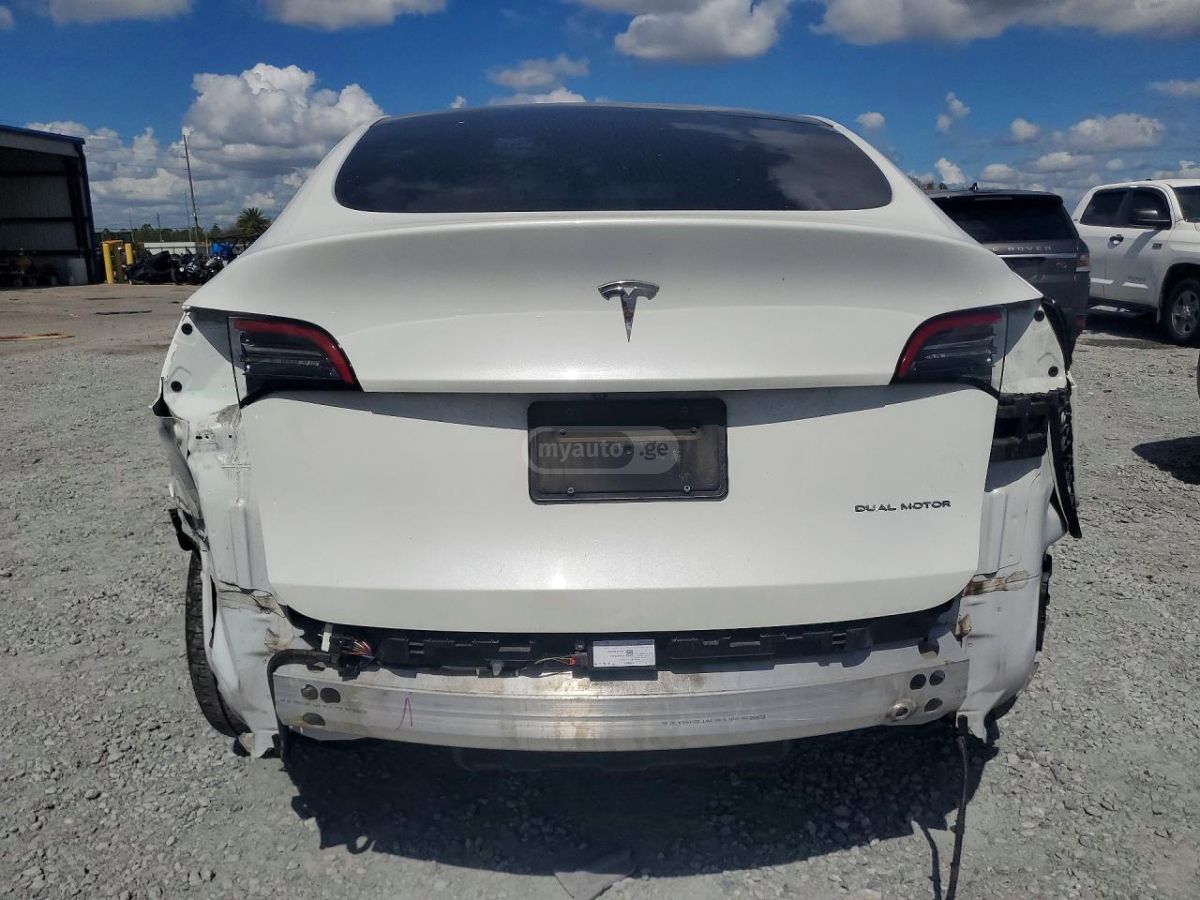 Tesla Model Y - фото 6