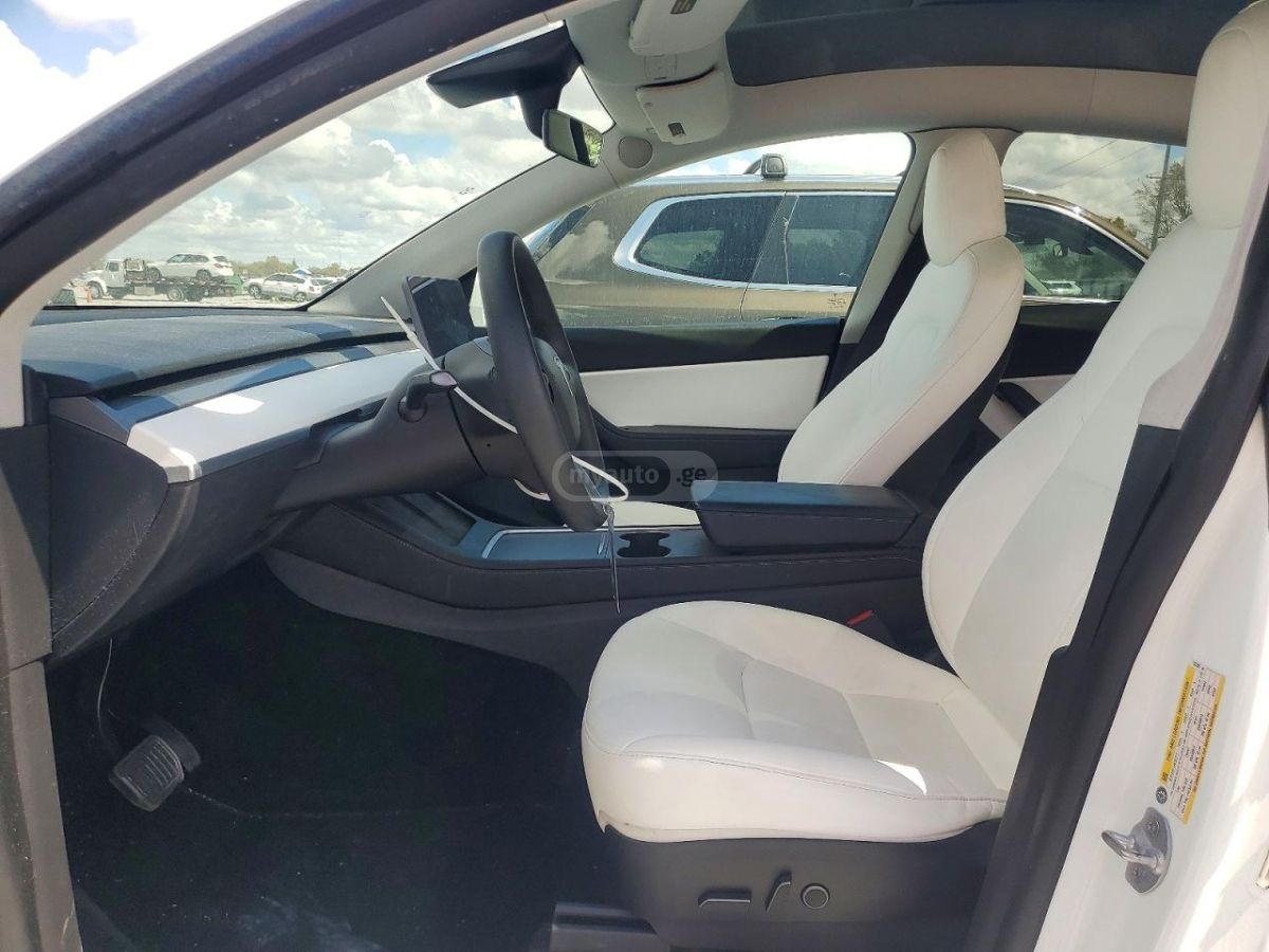 Tesla Model Y - фото 7