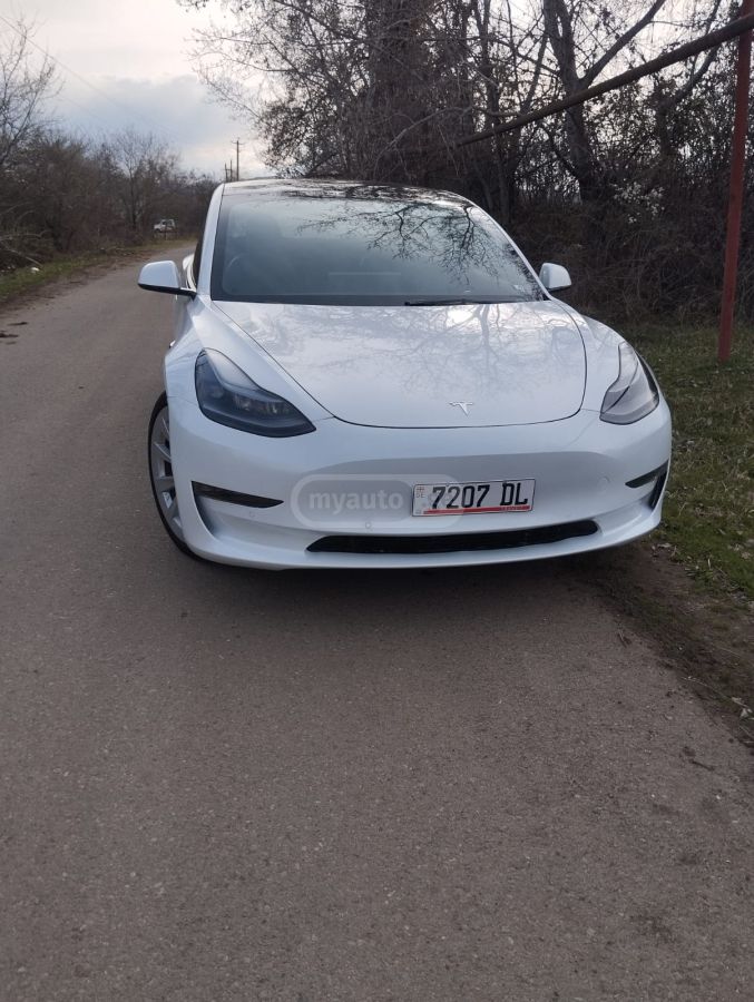 Tesla Model 3 - фото 1