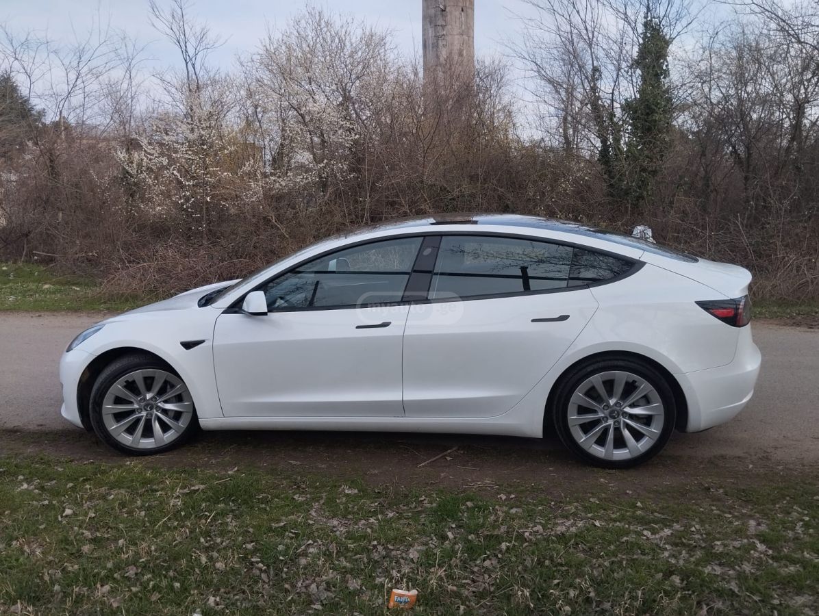 Tesla Model 3 - фото 2