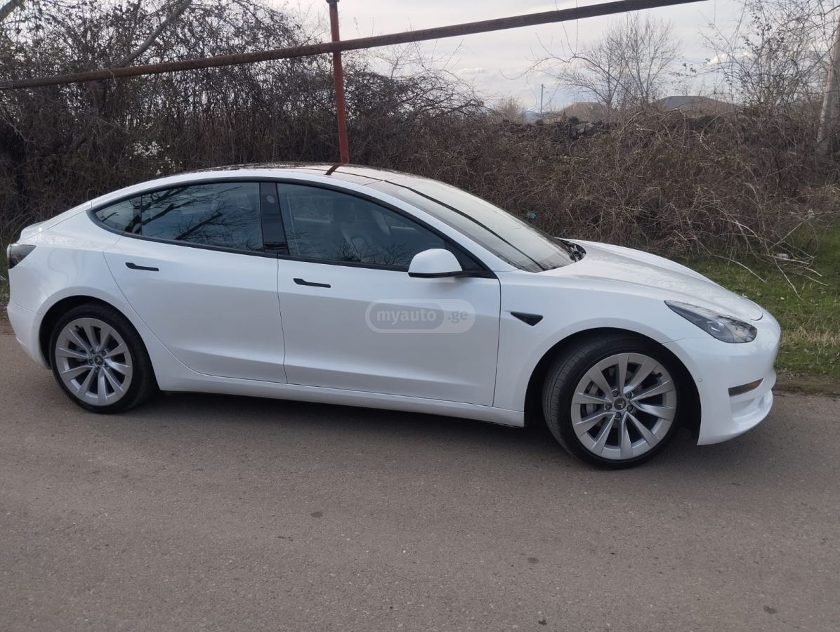 Tesla Model 3 - фото 3
