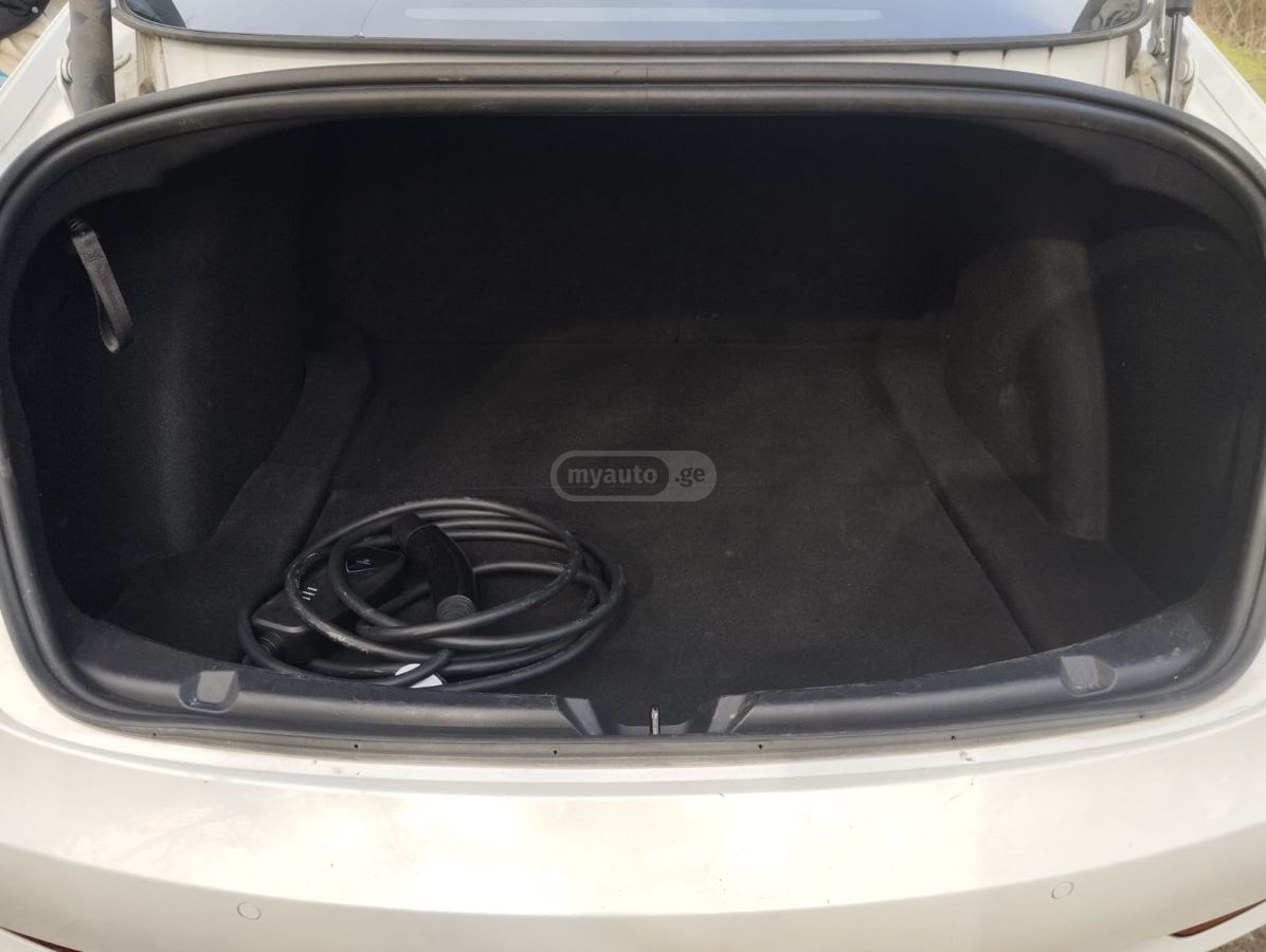 Tesla Model 3 - фото 6