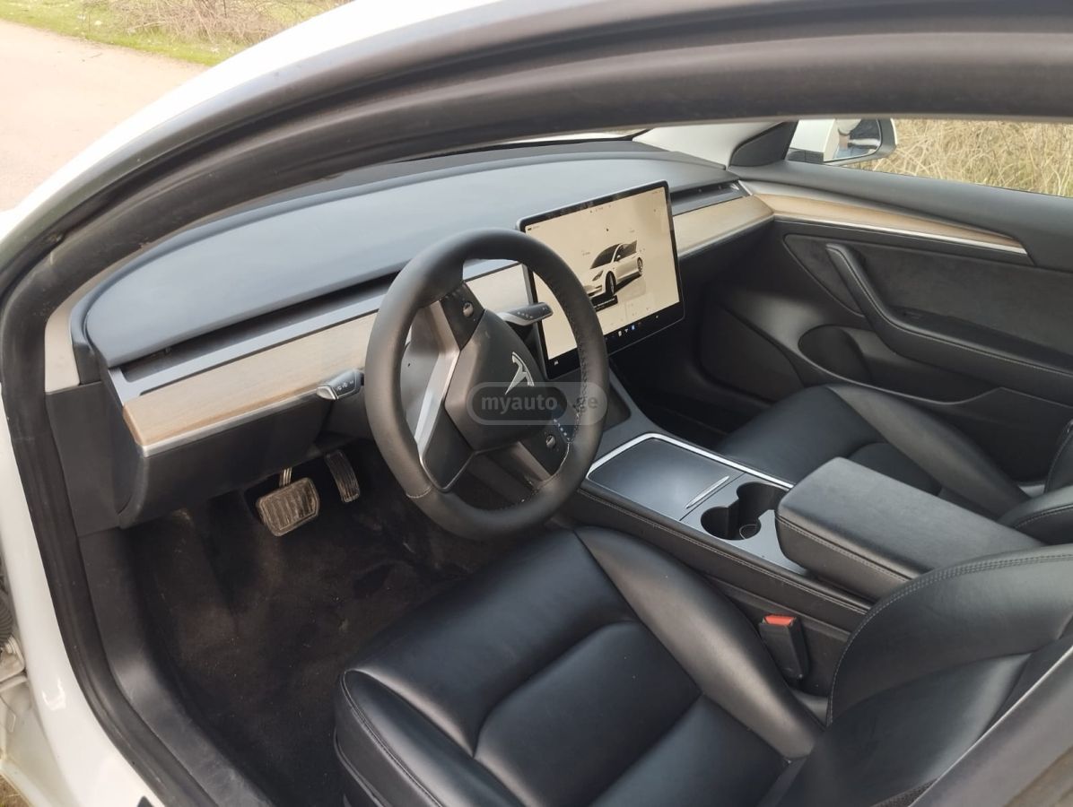 Tesla Model 3 - фото 8