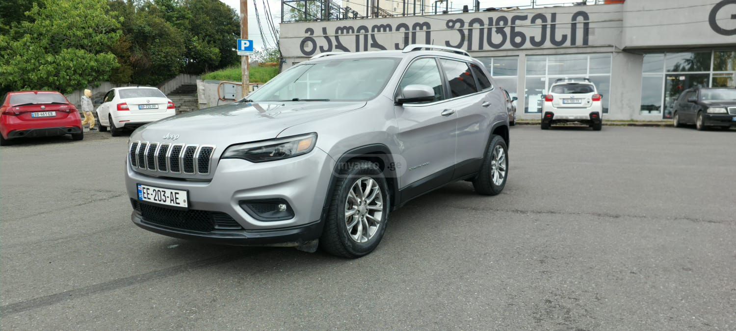 Jeep Cherokee - фото 1