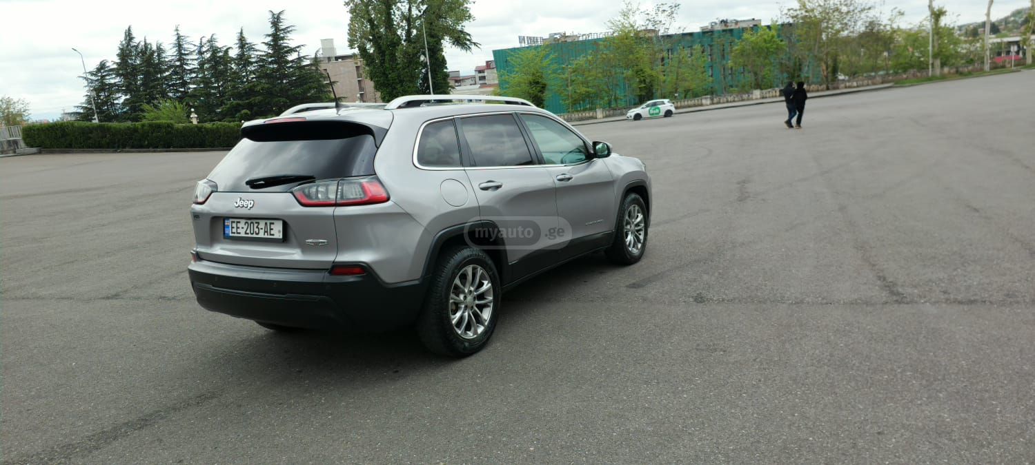 Jeep Cherokee - фото 2