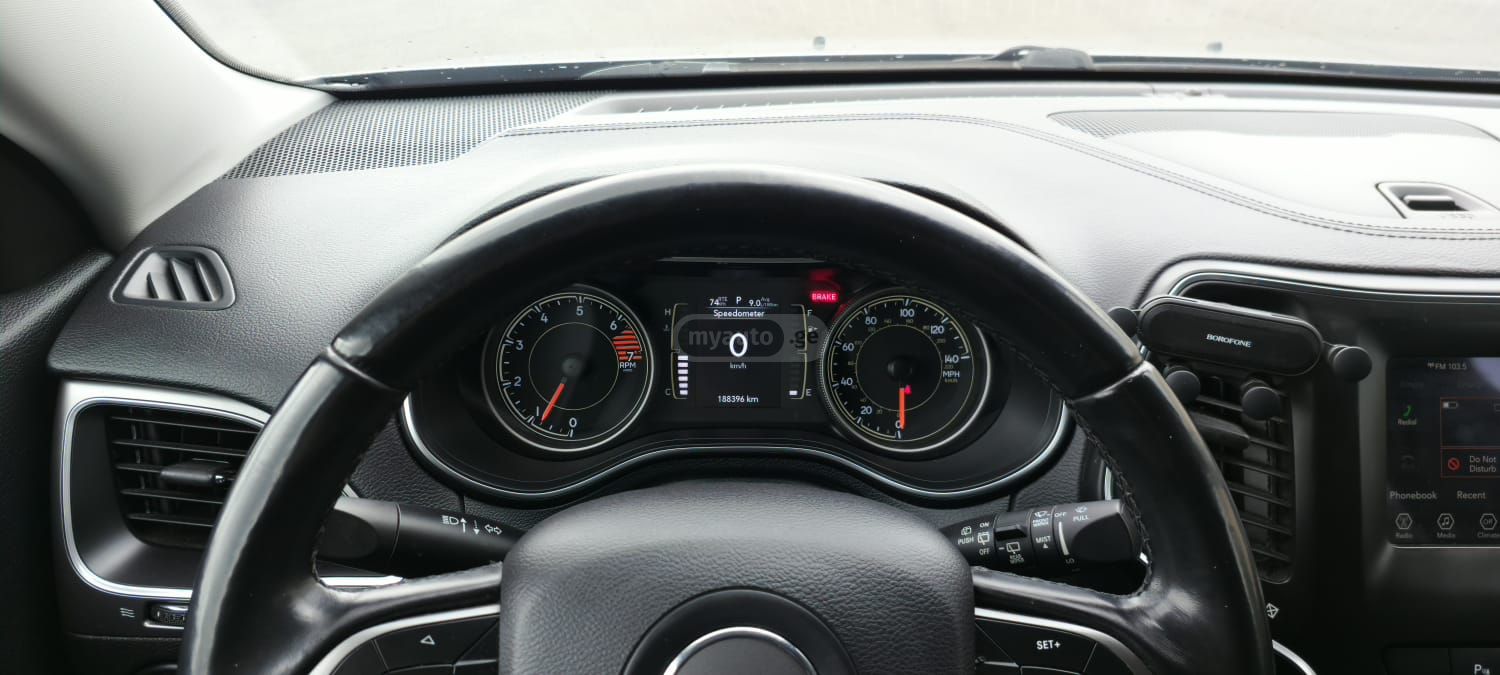 Jeep Cherokee - фото 4