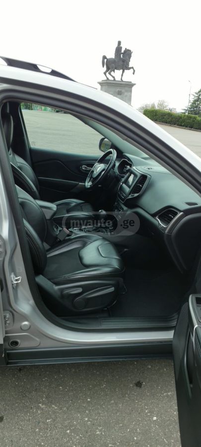 Jeep Cherokee - фото 6