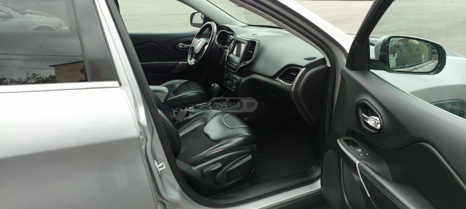 Jeep Cherokee - фото 7