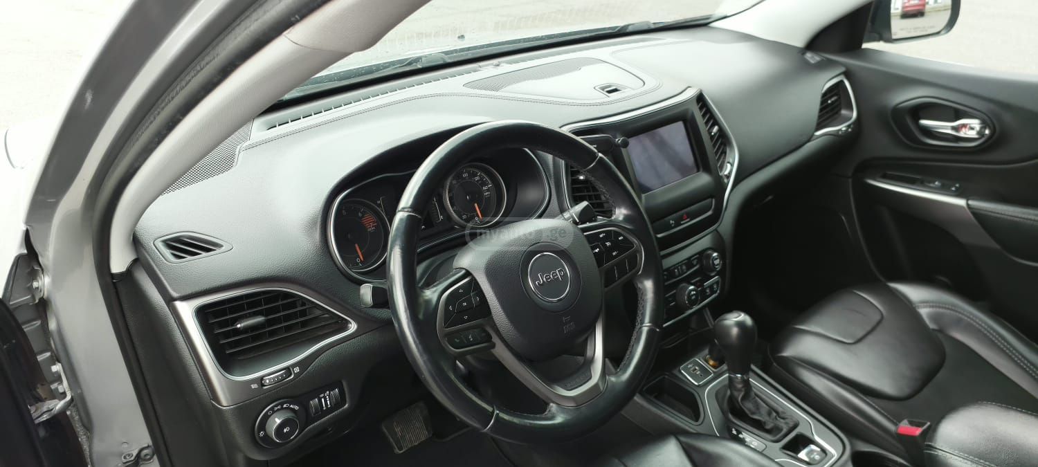 Jeep Cherokee - фото 8