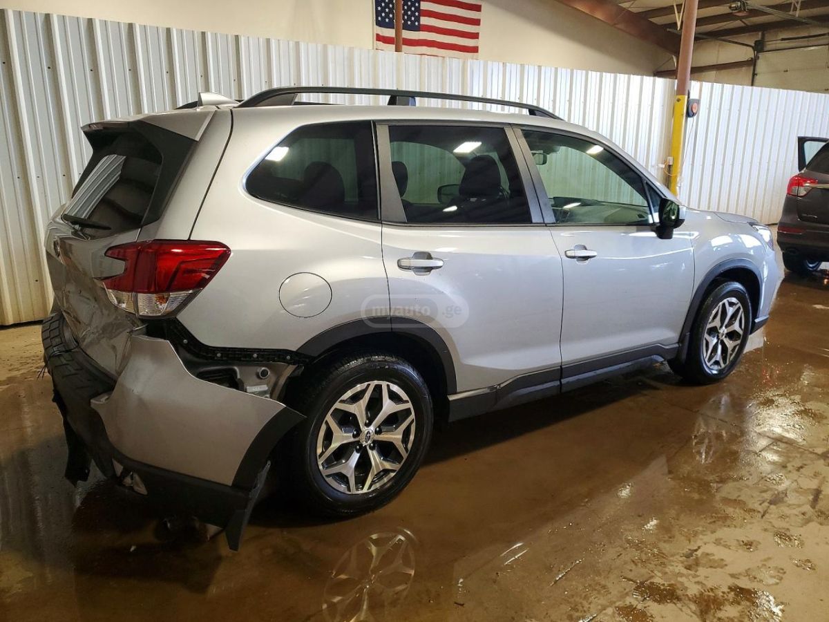 Subaru Premium 4dr All-Wheel Drive CV — миниатюра 3