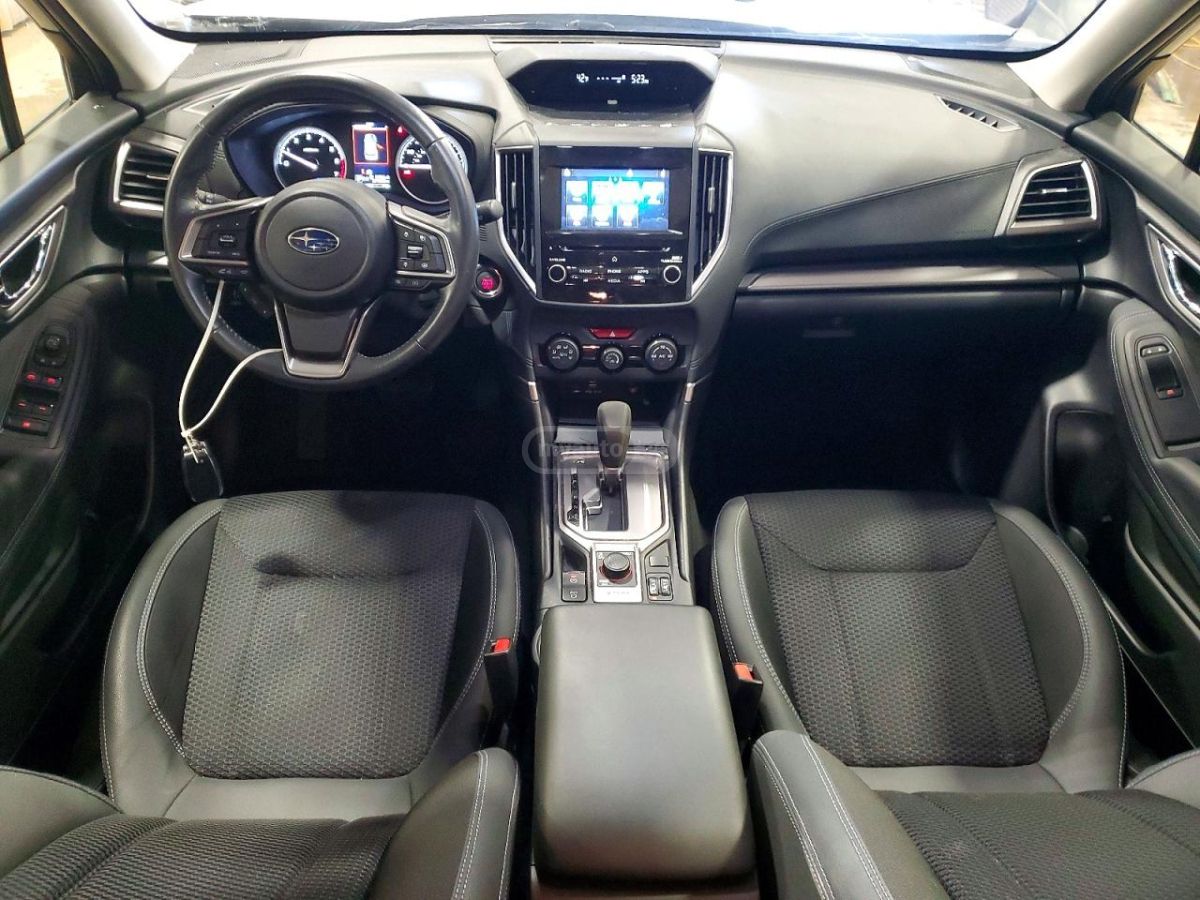 Subaru Premium 4dr All-Wheel Drive CV — миниатюра 8