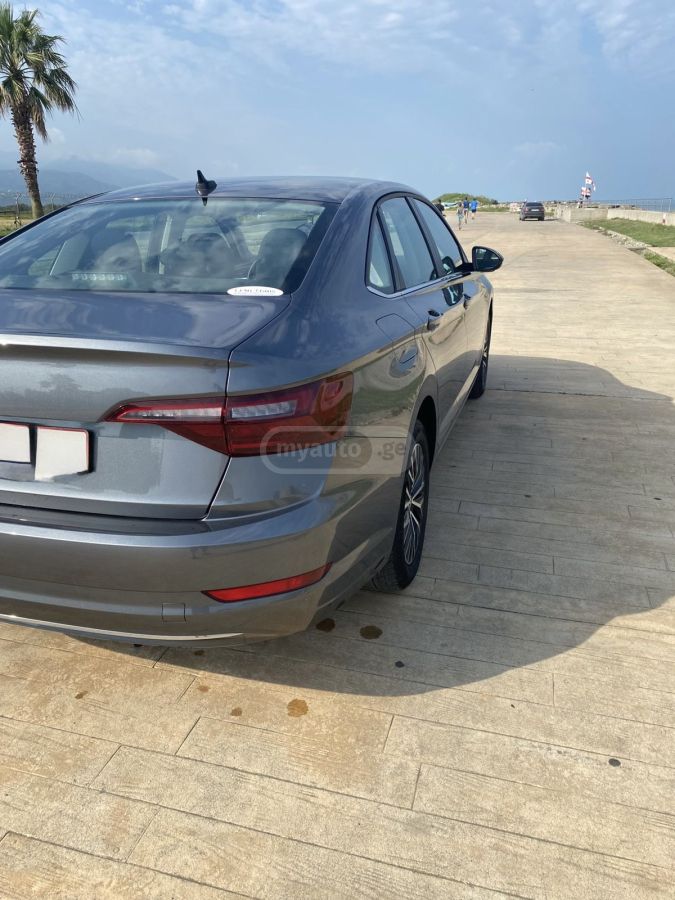 Volkswagen Jetta - фото 4