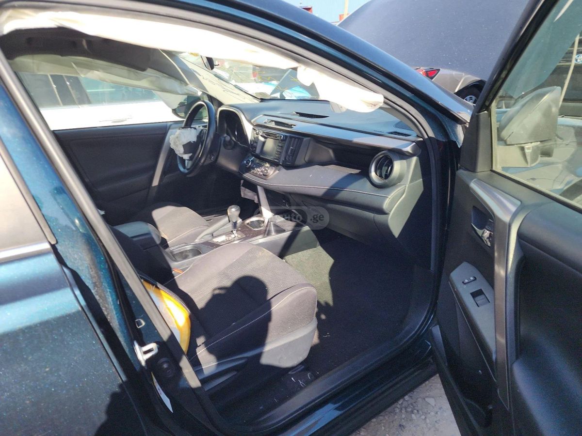 Toyota RAV 4 - фото 15