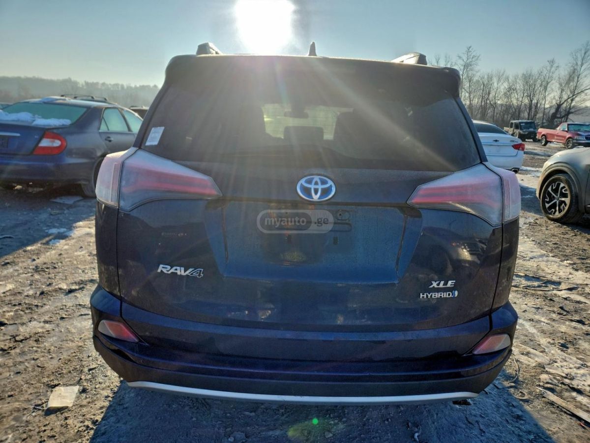 Toyota RAV 4 - фото 4