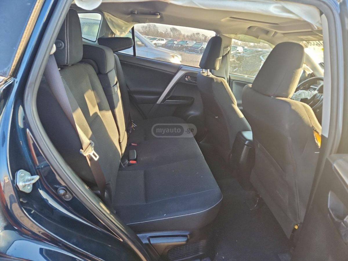 Toyota RAV 4 - фото 6