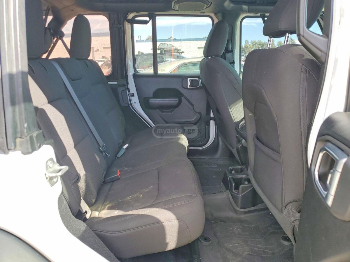 Jeep Wrangler - фото 10