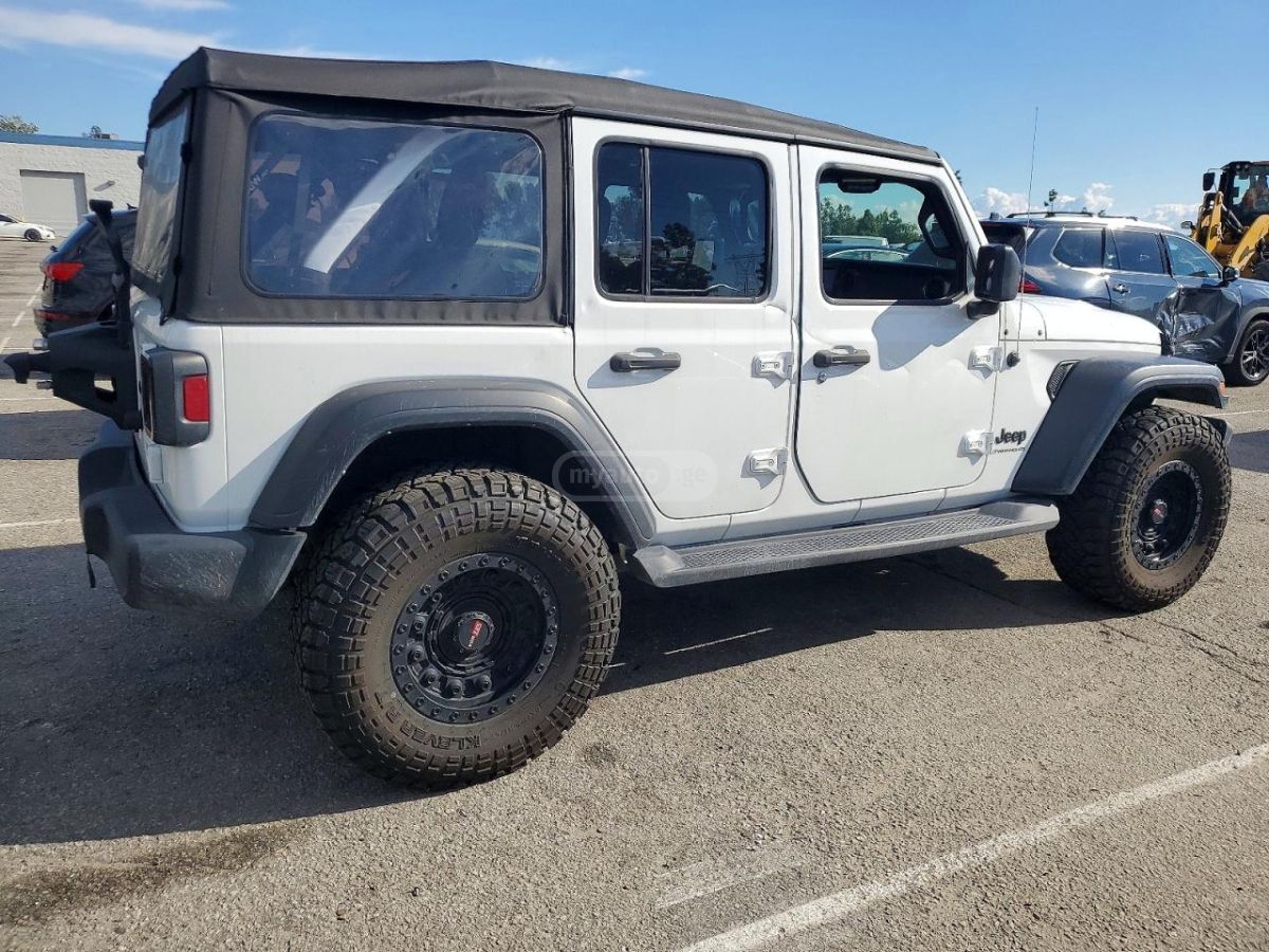 Jeep Wrangler - фото 3