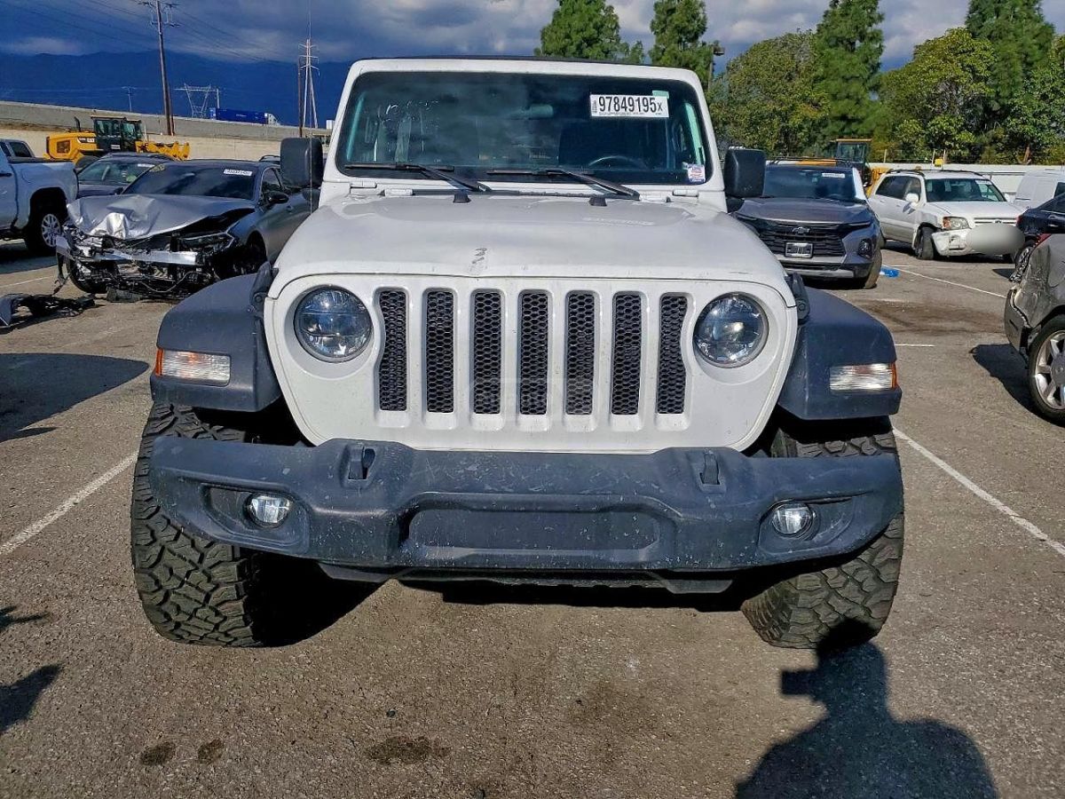 Jeep Wrangler - фото 5