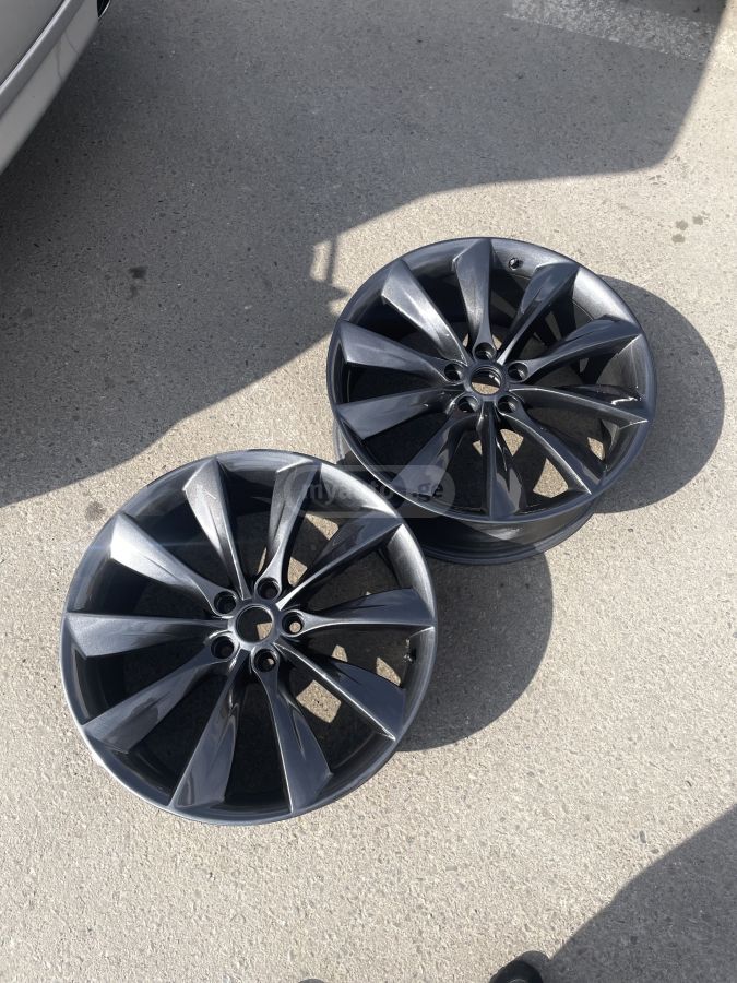 Tesla Model S - фото 11