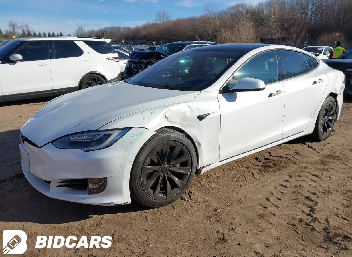 Tesla Model S - фото 2