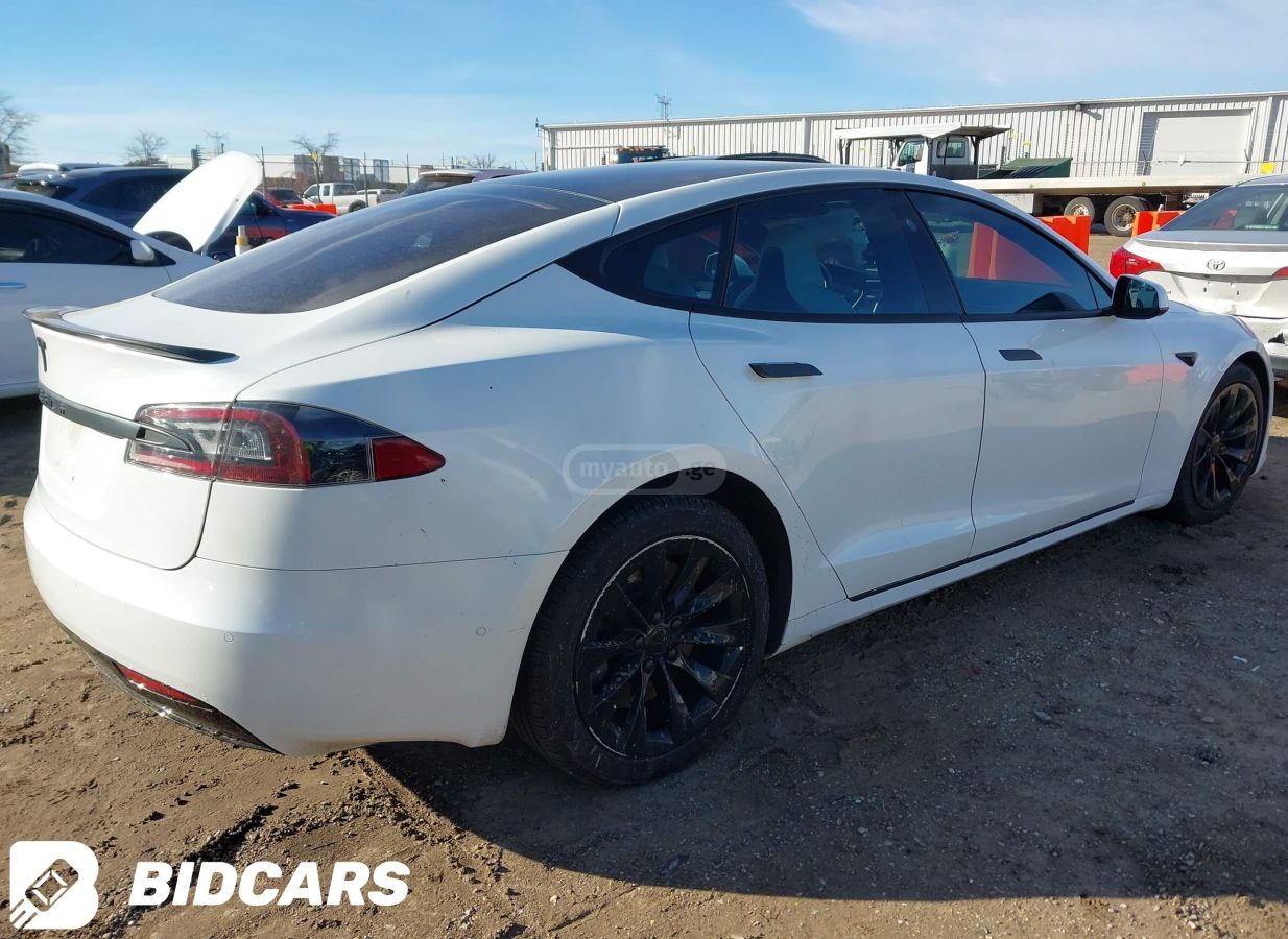 Tesla Model S - фото 3