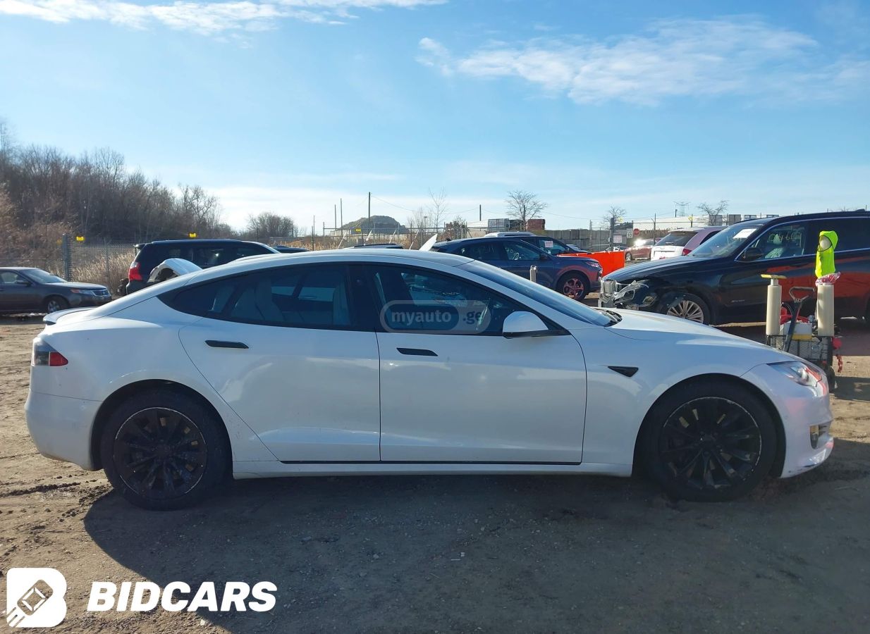 Tesla Model S - фото 6