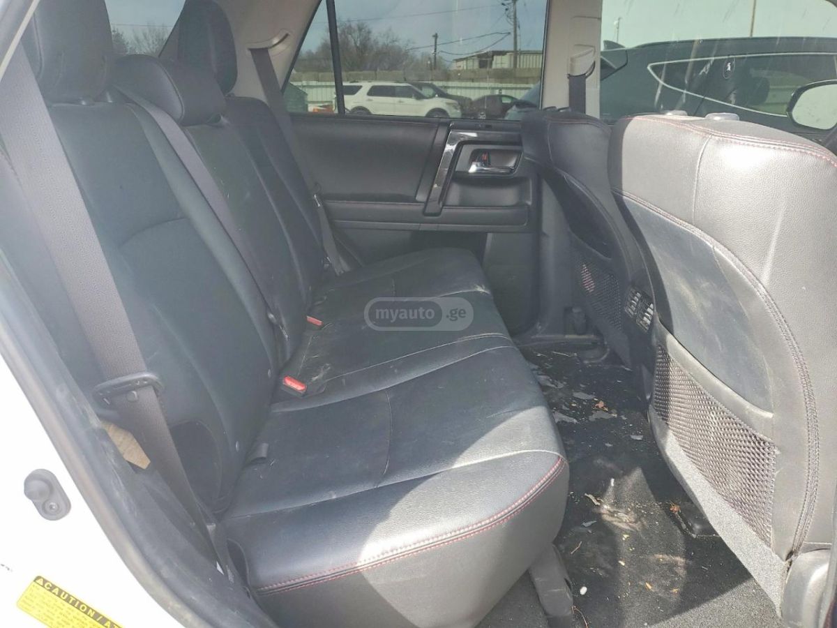 Toyota 4 Runner - фото 11