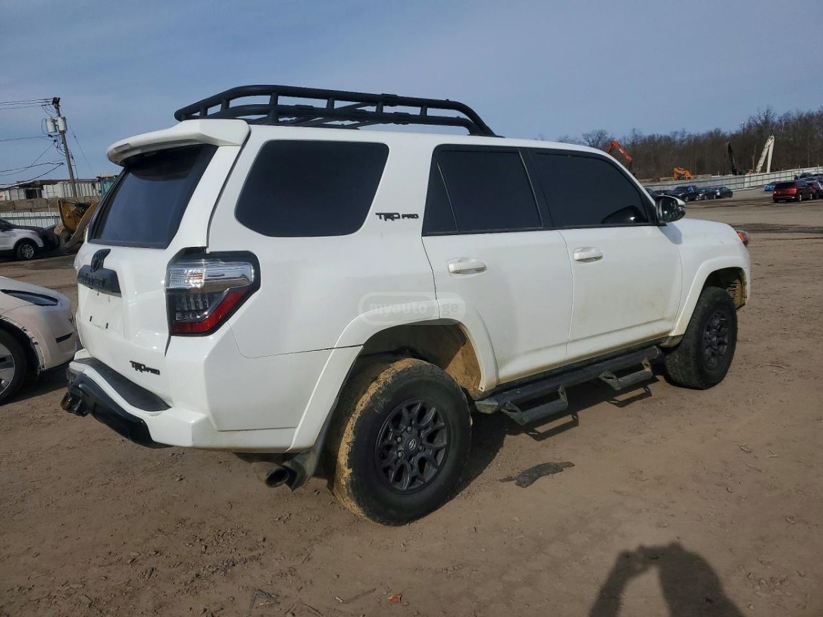 Toyota 4 Runner - фото 3