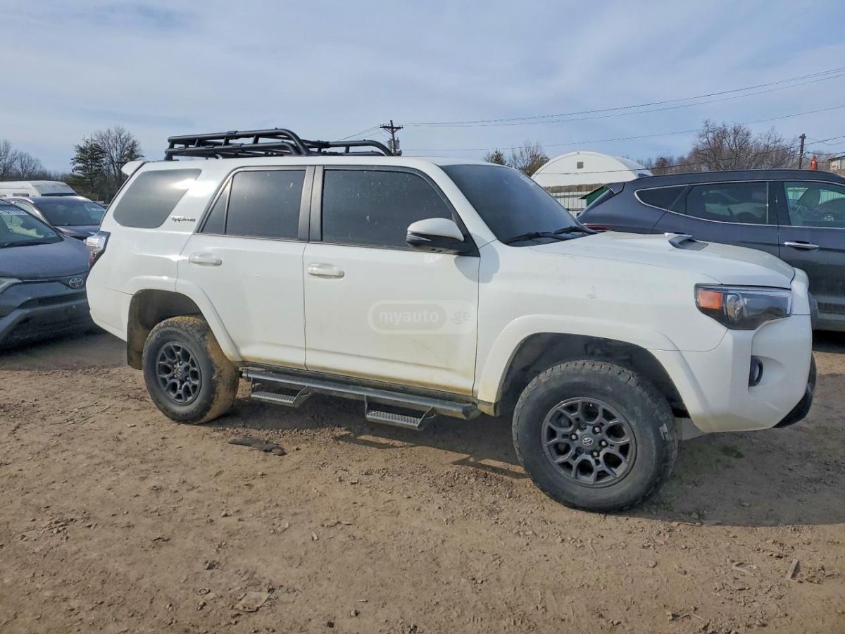 Toyota 4 Runner - фото 4
