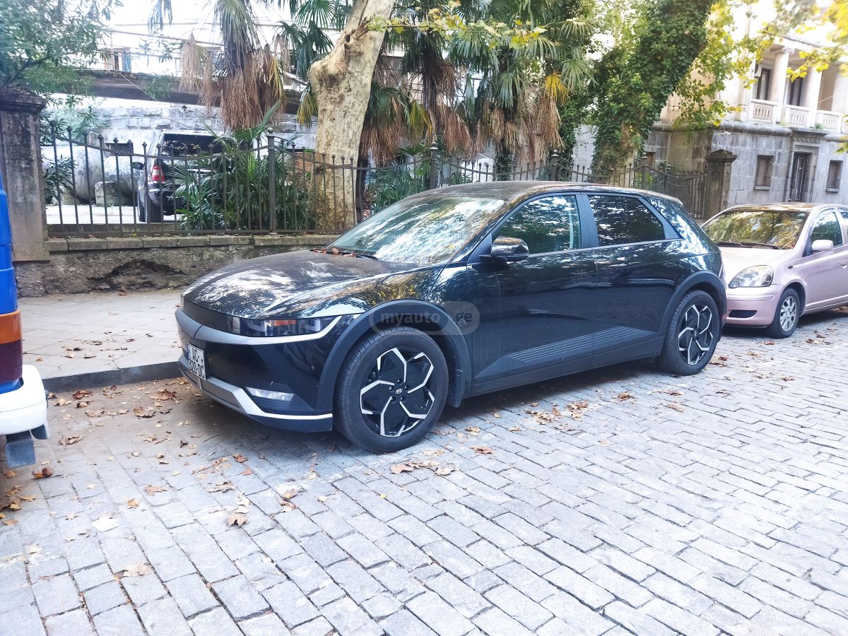 Hyundai Ioniq 5 - фото 1