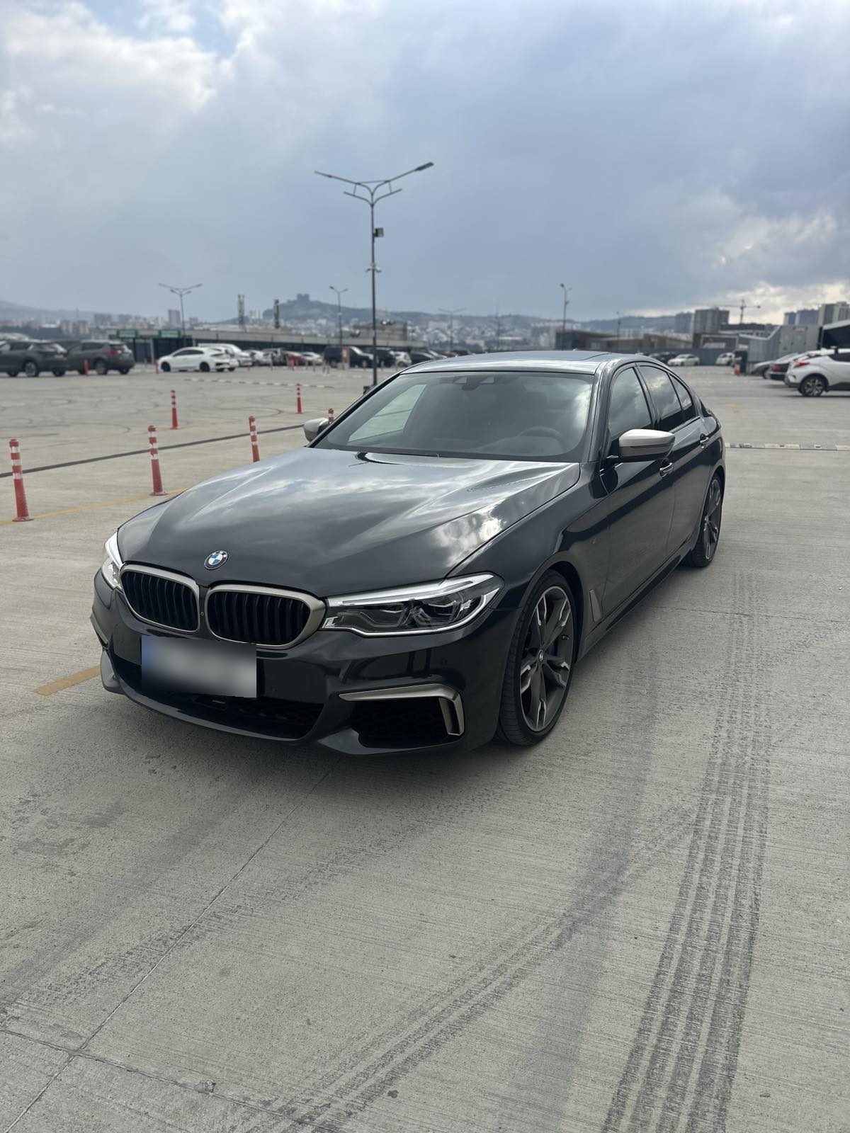 BMW M550 - фото 1