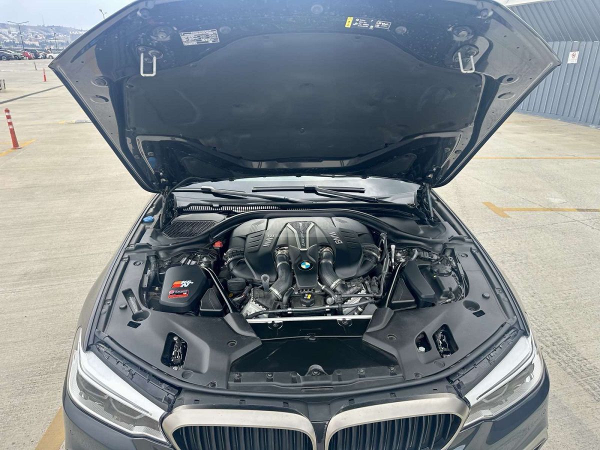 BMW M550 - фото 8