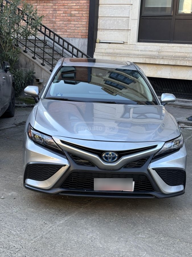 Toyota Camry - фото 1