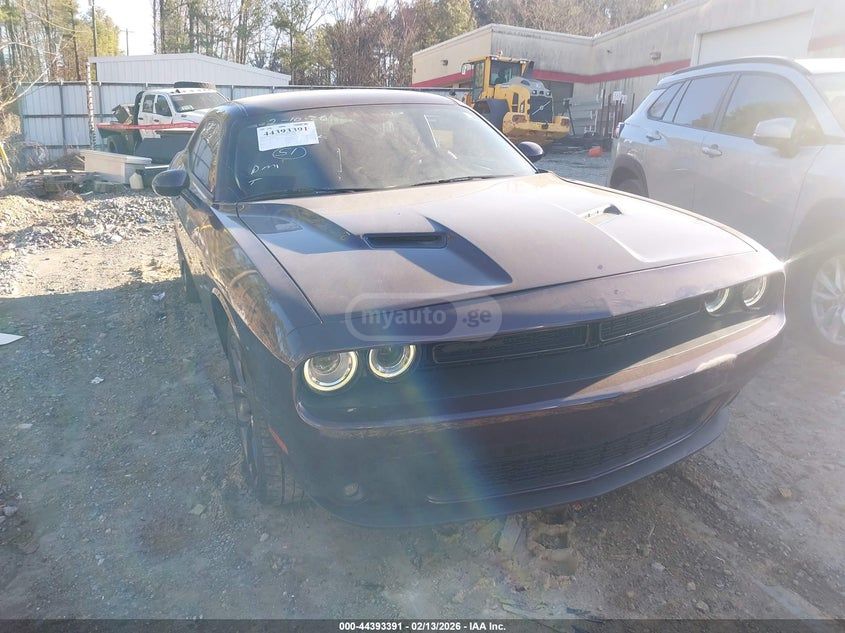 Dodge Challenger - фото 1