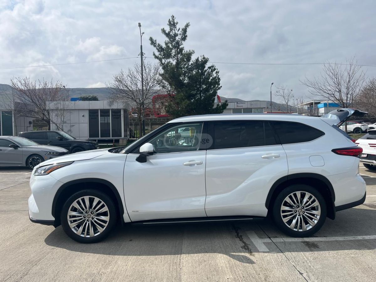 Toyota Platinum 4dr All-Wheel Drive C — миниатюра 2