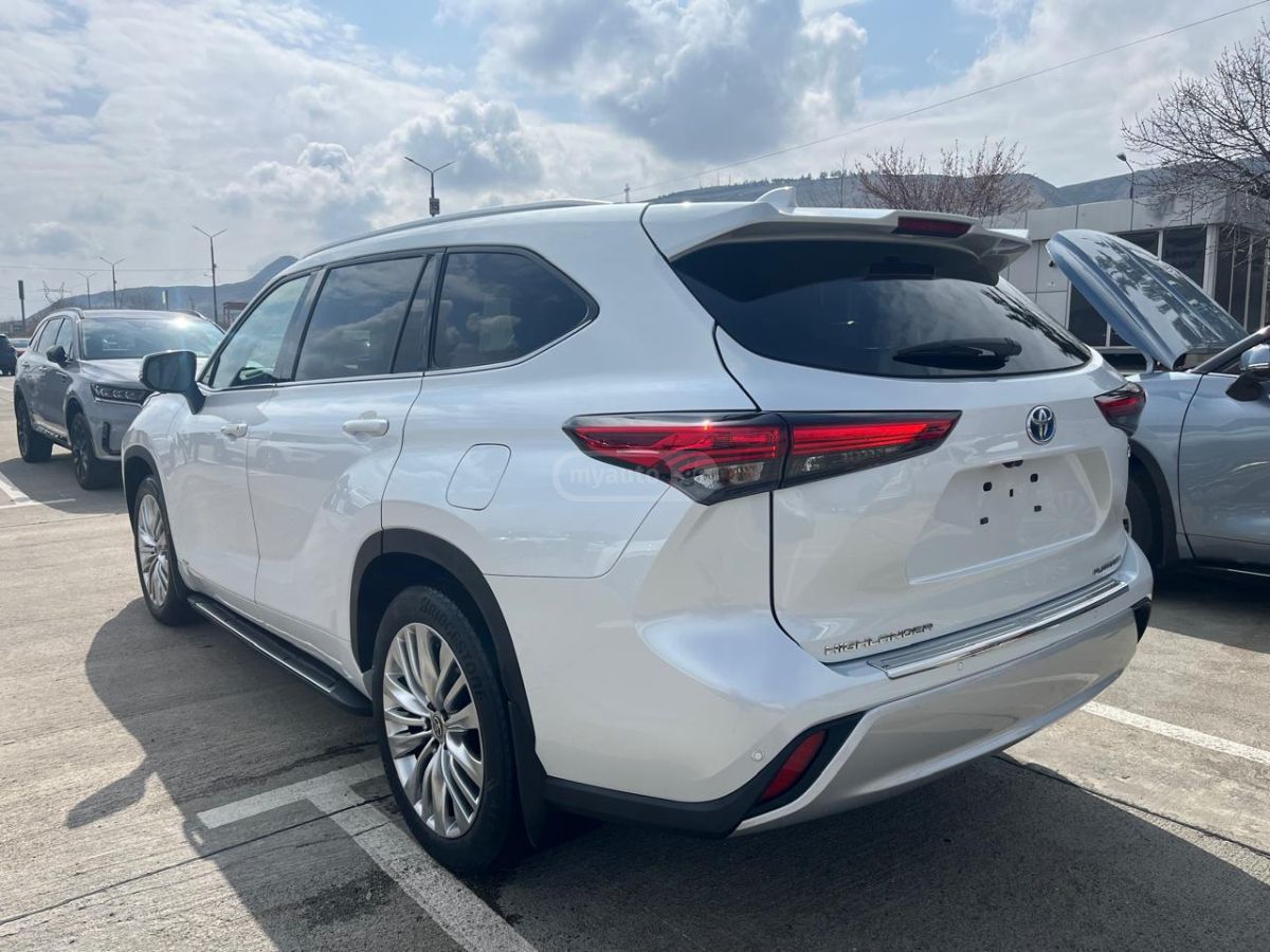 Toyota Platinum 4dr All-Wheel Drive C — миниатюра 3