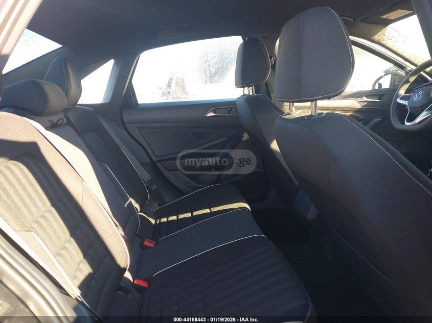 Volkswagen Jetta - фото 8