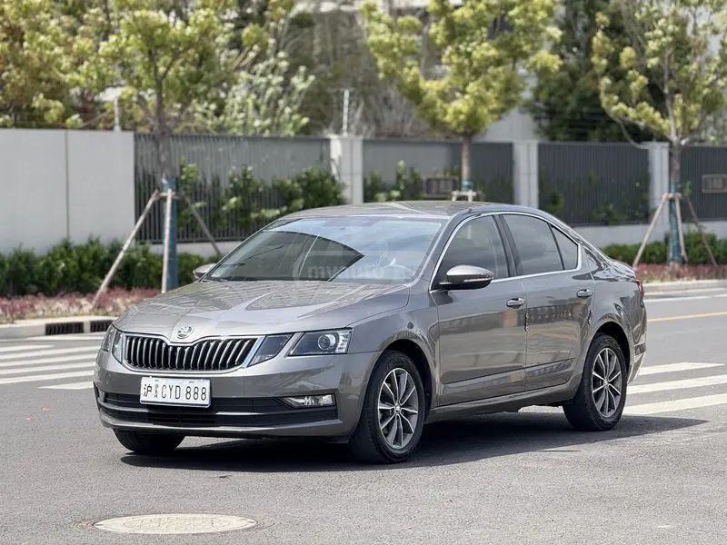 Skoda Octavia - фото 1