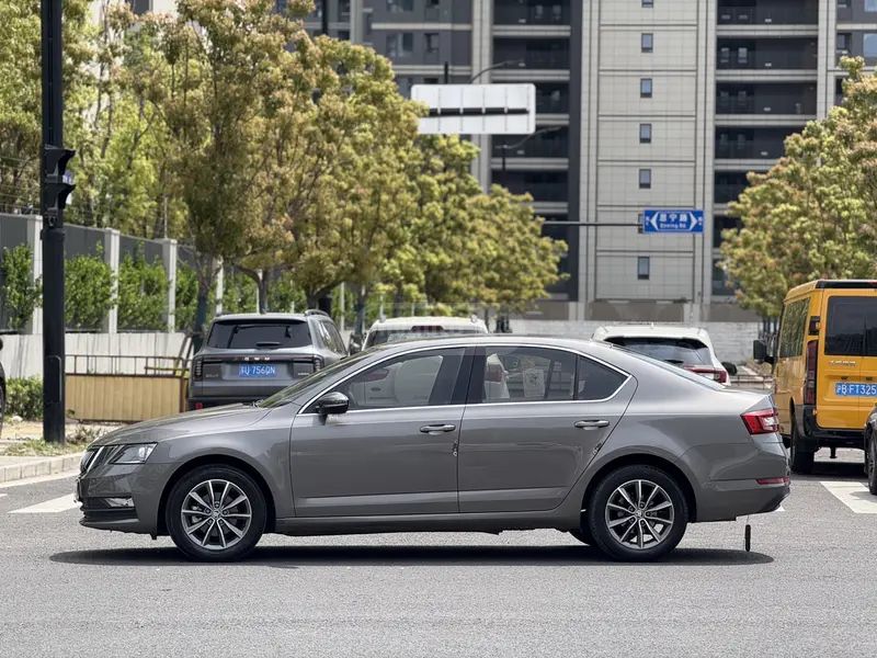 Skoda Octavia - фото 4