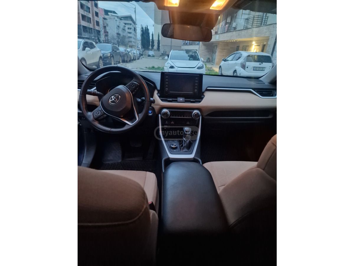 Toyota RAV 4 - фото 4