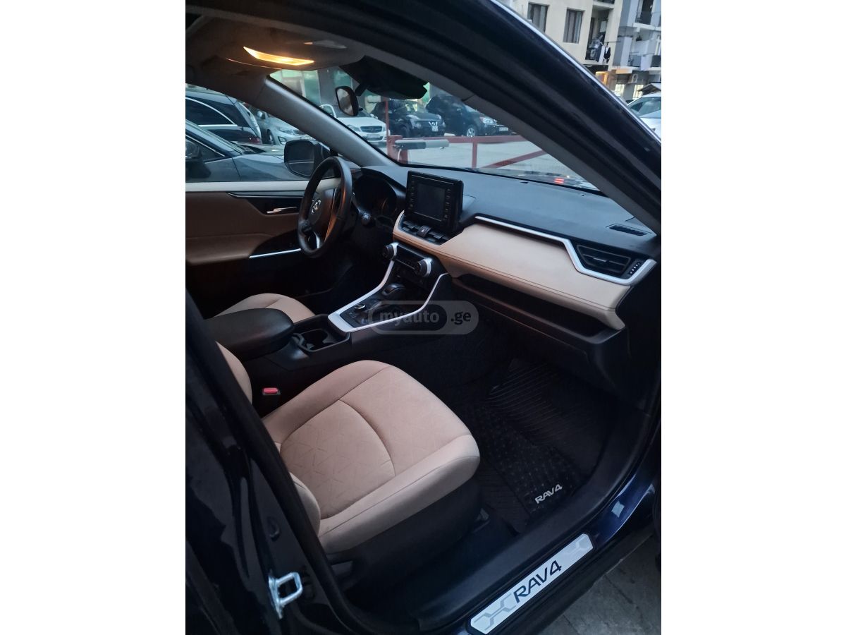 Toyota RAV 4 - фото 5