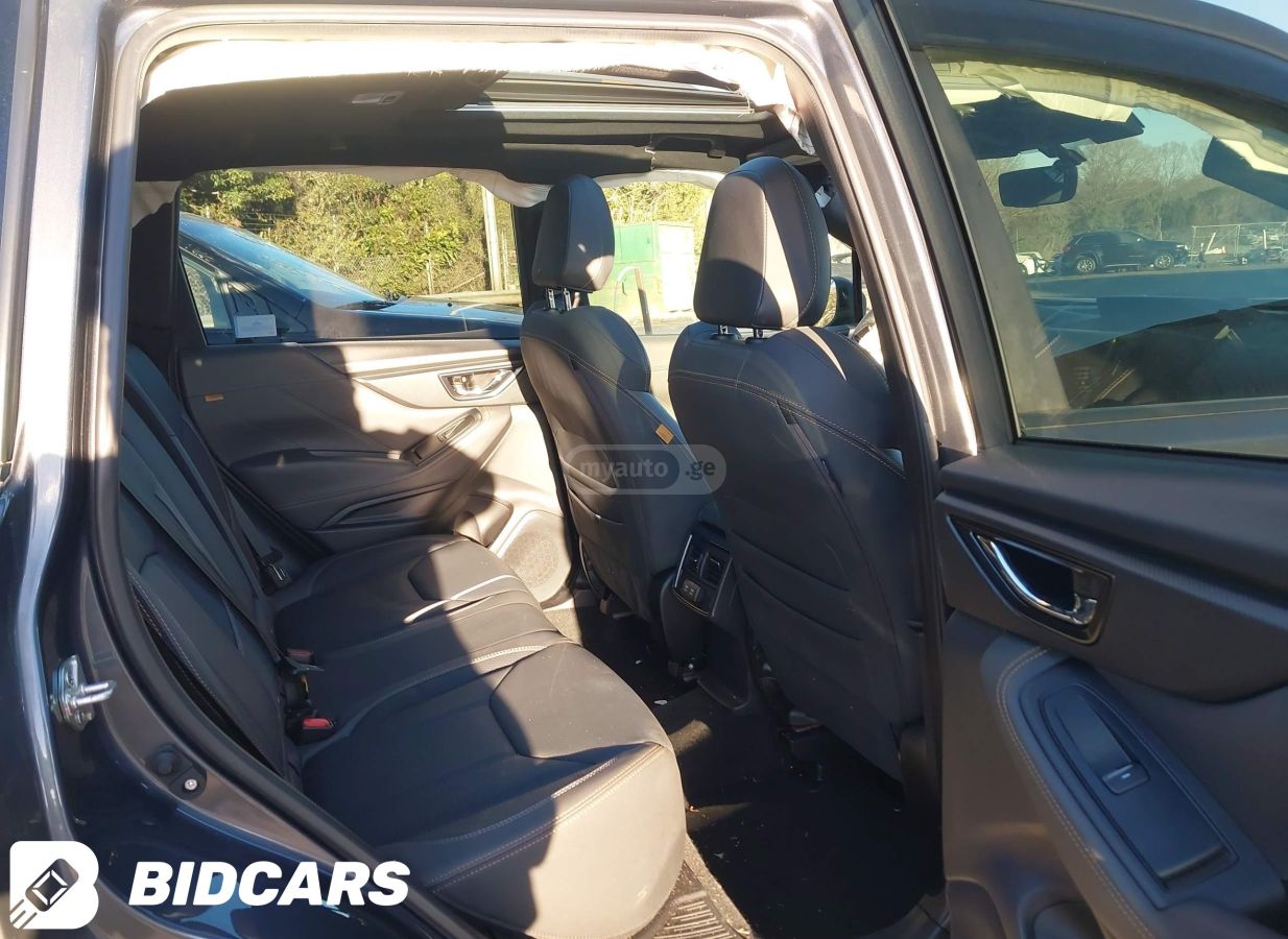 Subaru Premium 4dr All-Wheel Drive CV — миниатюра 8