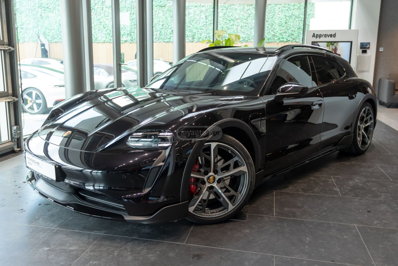 Porsche Taycan 4 S - фото 1